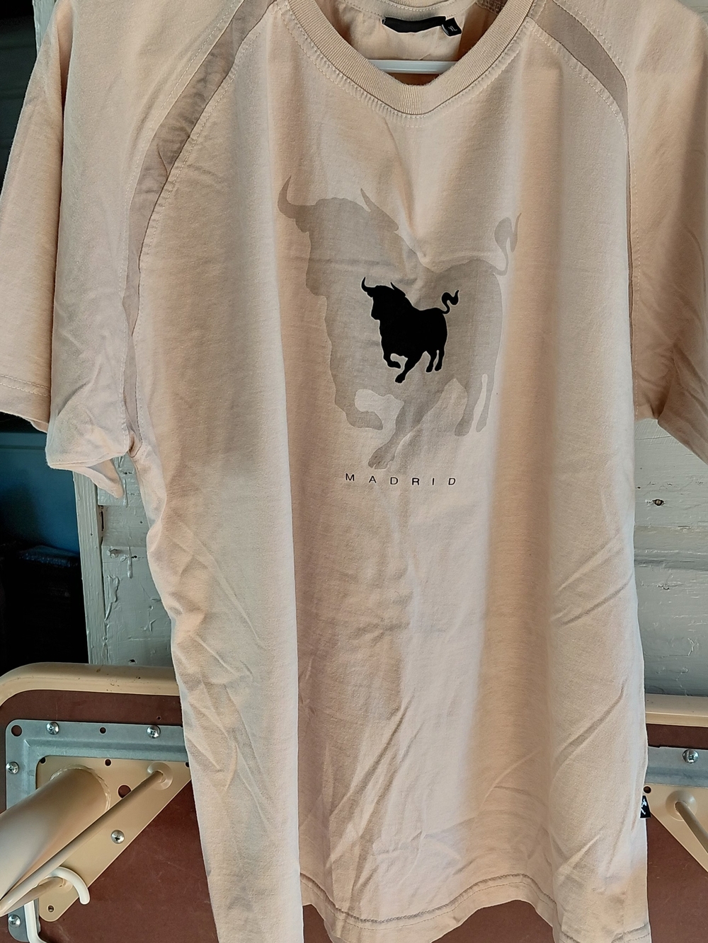 Madrid Bull Graphic Men’s T-Shirt — Light Beige